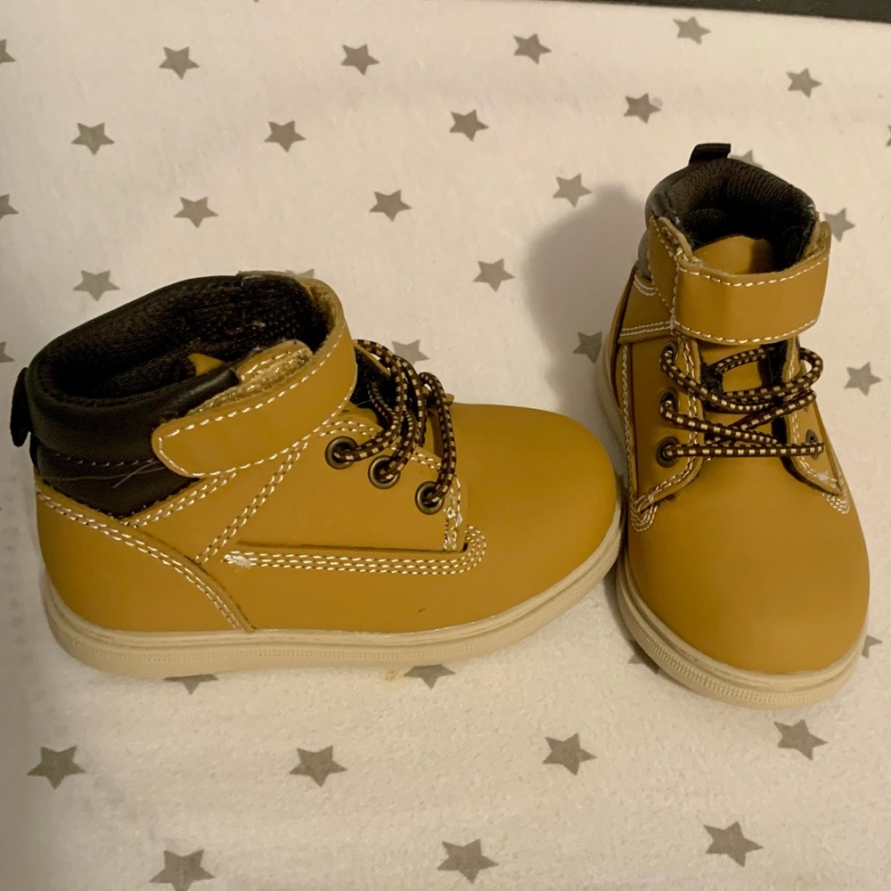 NWOT Toddler boots Nordstrom Rack size 5